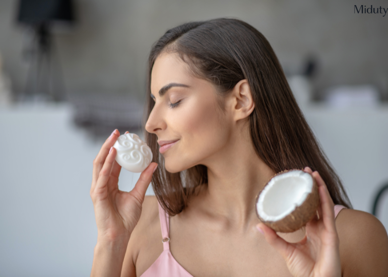 Coconut Oil for Skin: Benefits and How To Use?